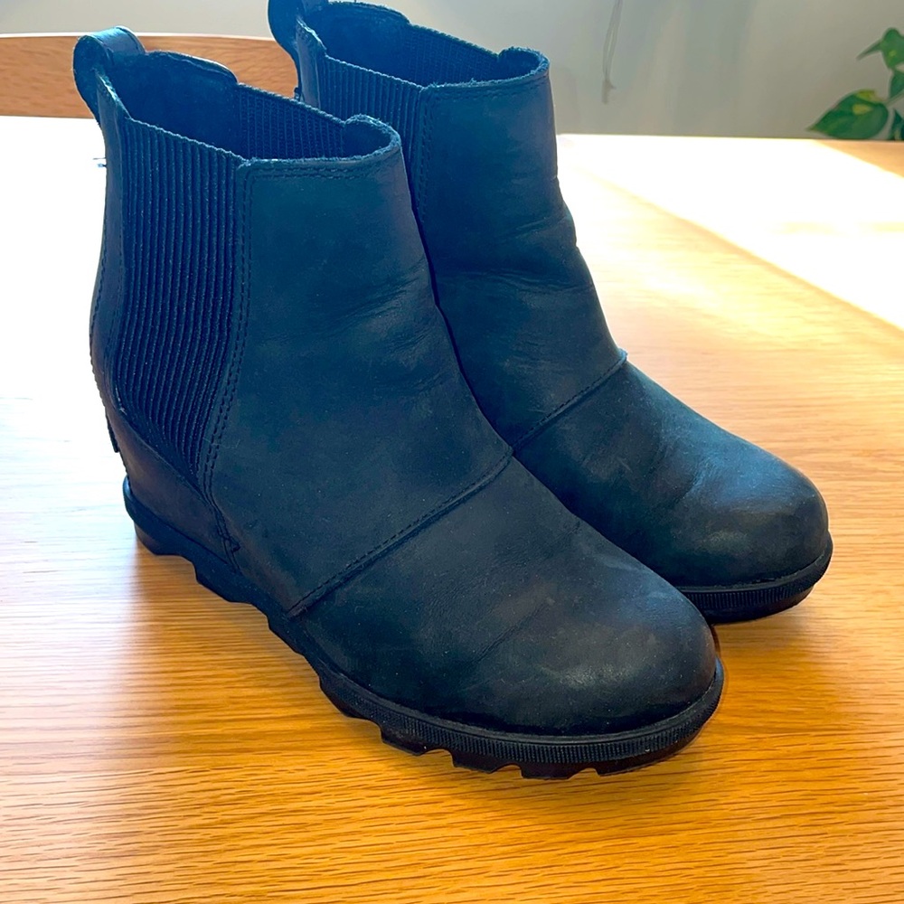 Sorel women’s Joan of Arc wedge booties 7.5